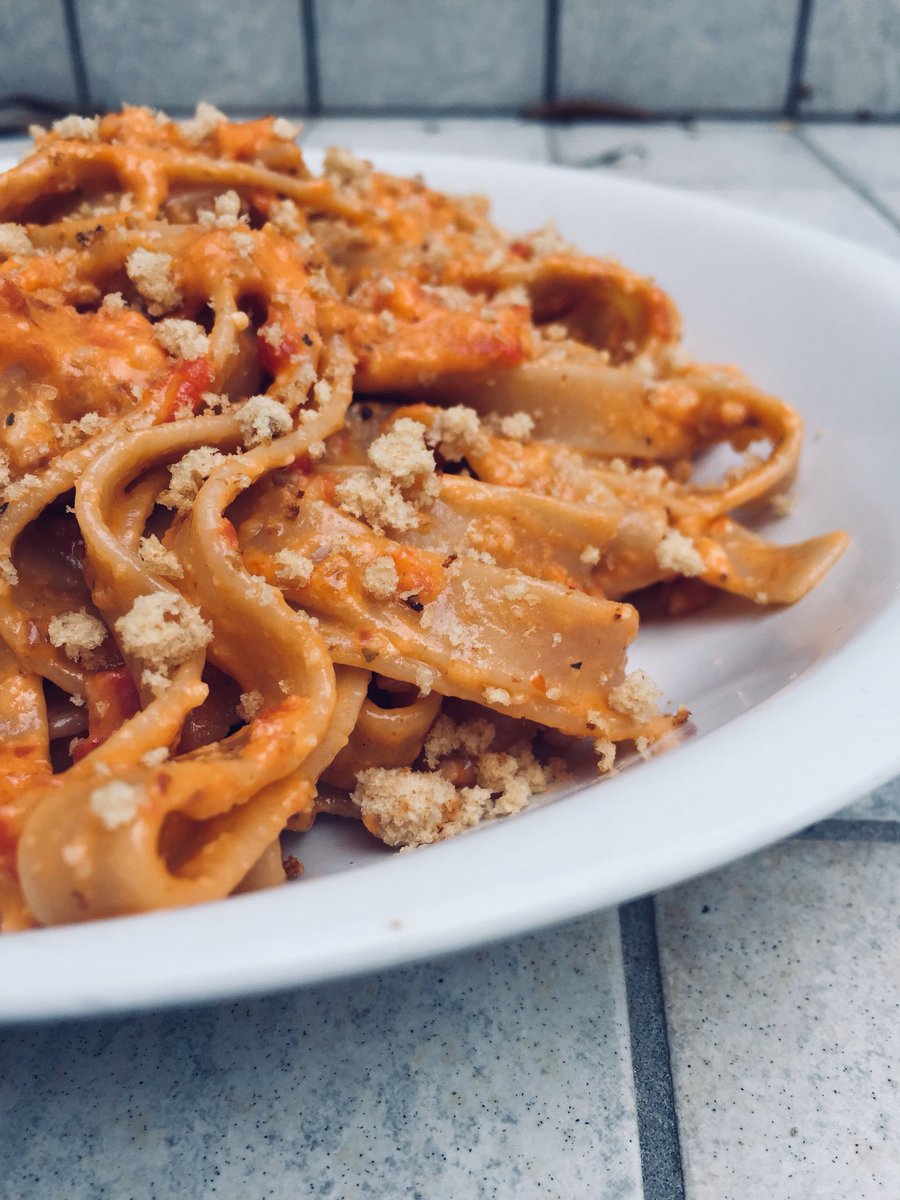 Vito_Minaudo's tweet photo. Tagliatelle integrali al pesto trapanese e mollica tostata ai 5 cereali🤤 #gusto #salute https://t.co/Qr8bV604dA