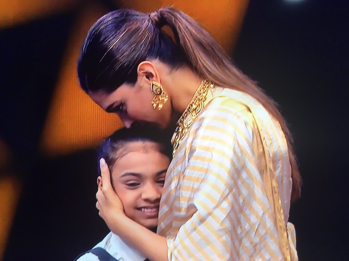 FRamshi's tweet photo. Deeeepuuuuu❤️❤️❤️❤️❤️ ma Girl Crush. A beautiful Soul who promoting her Film,Her Effort Without Any fear. 🙌🏻@deepikapadukone proud of you🙌🏻🙌🏻U go girl ❤️❤️❤️❤️ #ImwithDeepika #isupportpadmavati #isupportDeepika https://t.co/5KXiRX7j56