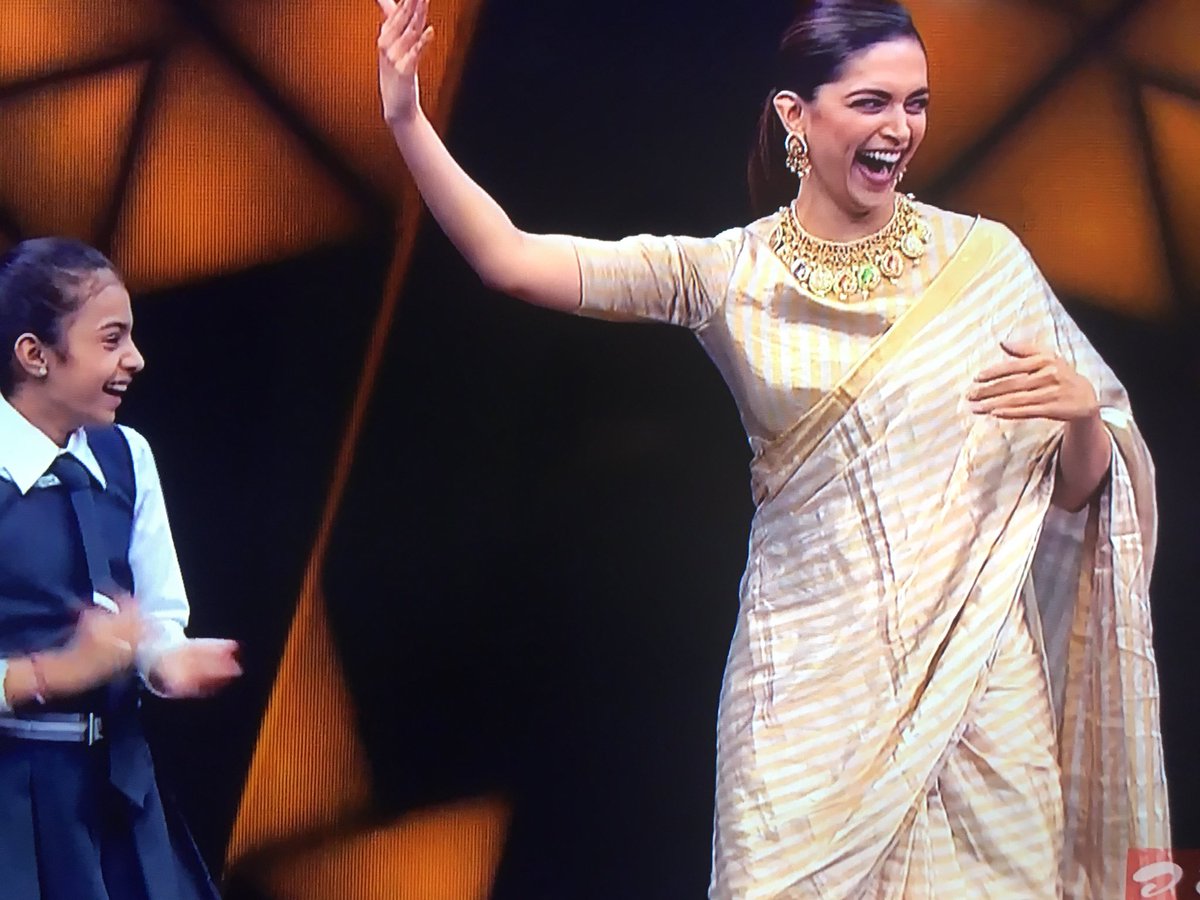 FRamshi's tweet photo. Deeeepuuuuu❤️❤️❤️❤️❤️ ma Girl Crush. A beautiful Soul who promoting her Film,Her Effort Without Any fear. 🙌🏻@deepikapadukone proud of you🙌🏻🙌🏻U go girl ❤️❤️❤️❤️ #ImwithDeepika #isupportpadmavati #isupportDeepika https://t.co/5KXiRX7j56