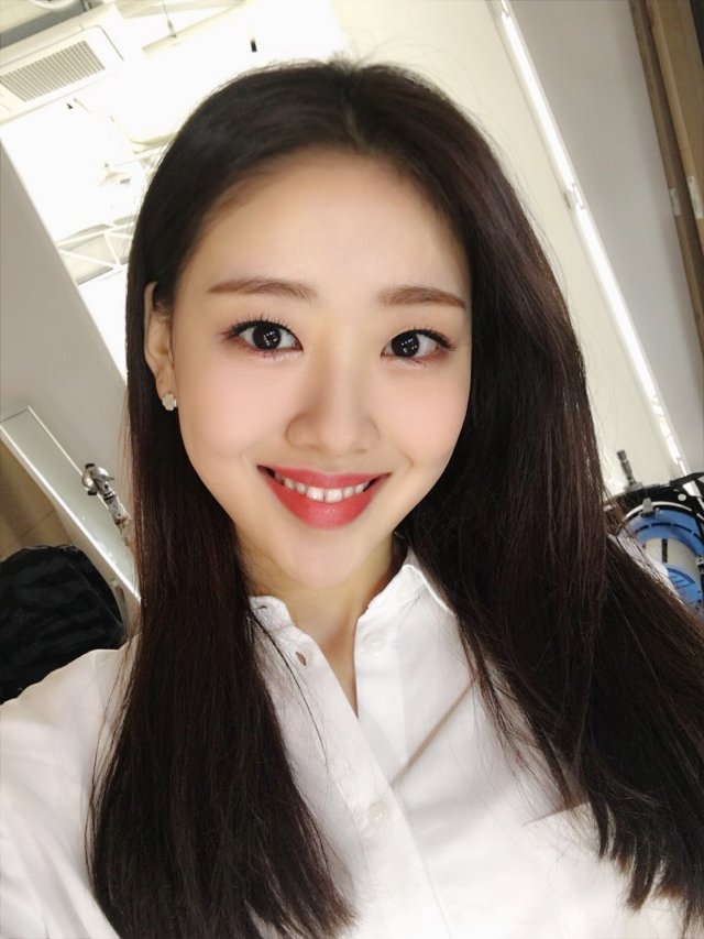 loonatheworld's tweet photo. “ #이브 의 셀카가 궁금하셨다고요?”
Release 2017. 11. 28 pm12
#이달의소녀 #LOONA #Yves https://t.co/dn7s4SaGeX