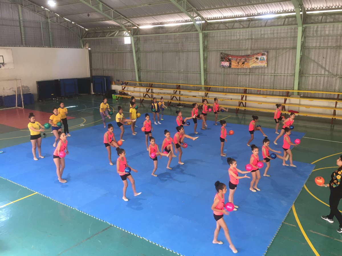 CopiapoLca's tweet photo. Clínica de gimnasia Lca  con alumnas de  Antofagasta https://t.co/Avhc3oxOWY
