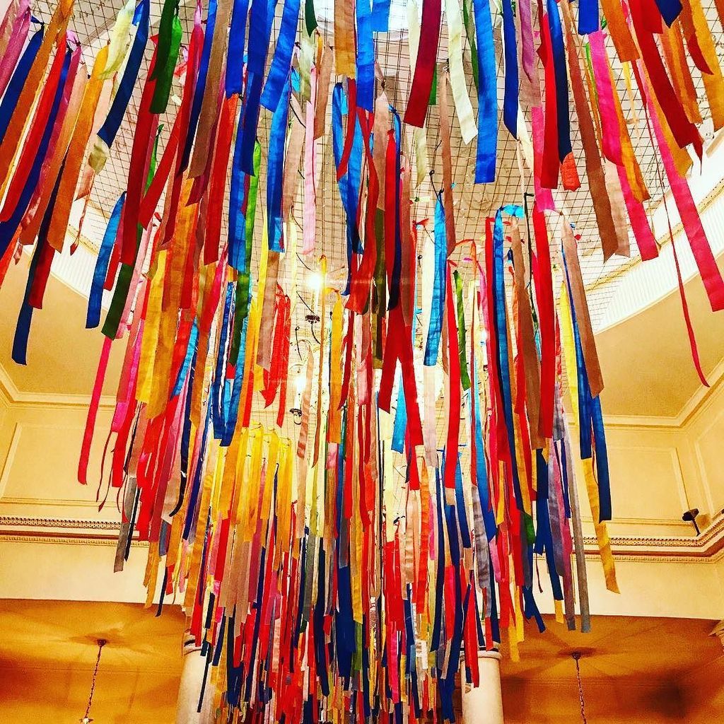 ARedinburgh's tweet photo. Everything is awesome - Alternative Peers Ball is nearly in place #awesome #peers #ball #edinburgh #colour #art #music #live #history #heritage #weare230 https://t.co/XMdI8zeprc https://t.co/TtaUKQcI2r