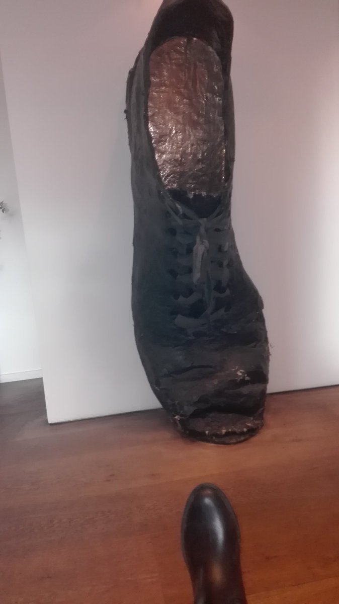 Pippipat's tweet photo. #Afternoontea @saatchi_gallery restaurant. #London #Chelsea #patpie #piepat #patfoot #footpat https://t.co/xs7bPs17K4