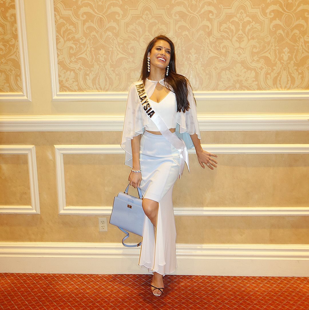 luvprincess07's tweet photo. Very stunning #MissUniverse #Malaysia Samantha Katie James.. https://t.co/QrCJ1YFQFP