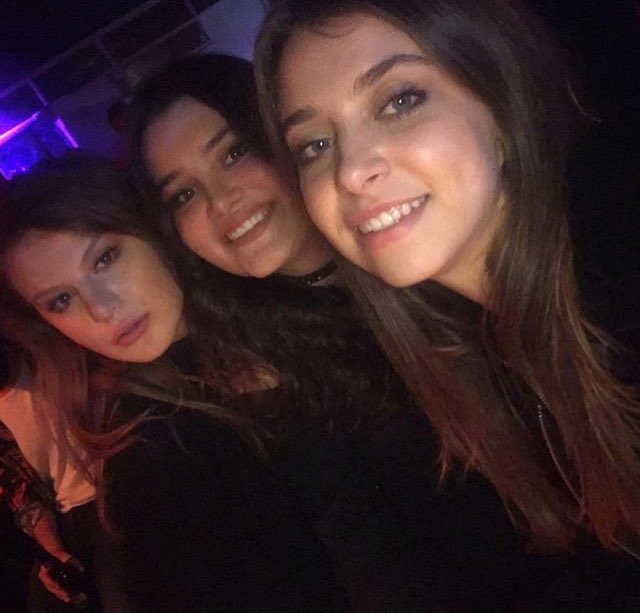 GamzeErcelDaily's tweet photo. Yeni 😍🌹 @gamzercel https://t.co/BrN5mfKCjN