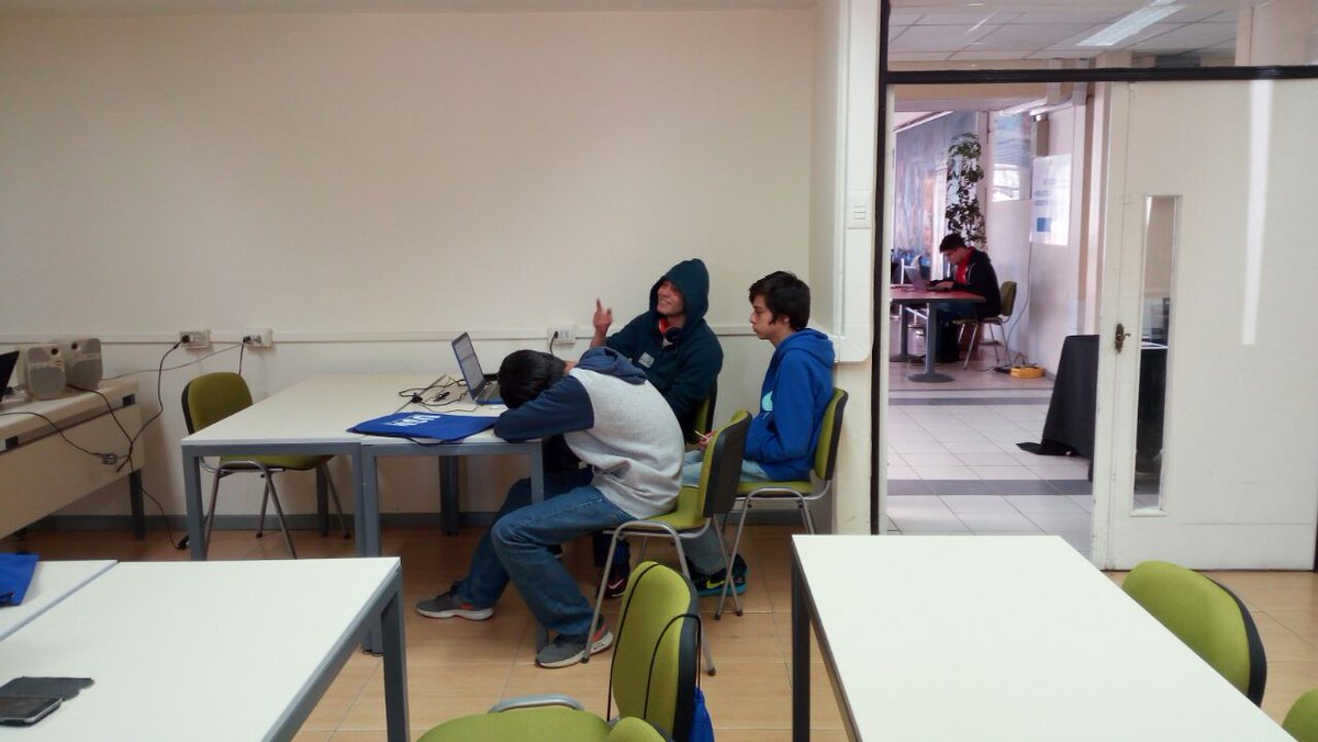 CodingU1's tweet photo. Los grupos entran en etapa de diseño!
#AcornHackVR #GEW2017 #CHILE #HackCodingU #Usm https://t.co/1dgn1tu8S0
