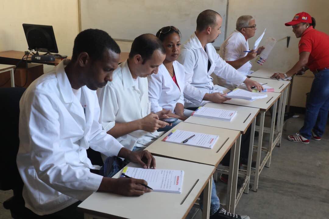 LuisLopezPSUV's tweet photo. Activo el estado Vargas para entrega de 3.507 medicamentos a través del 0800SALUDYA en el CDI Camuri Chico, Macuto #PorSiempreFidel @NicolasMaduro https://t.co/jEGKo2H9be