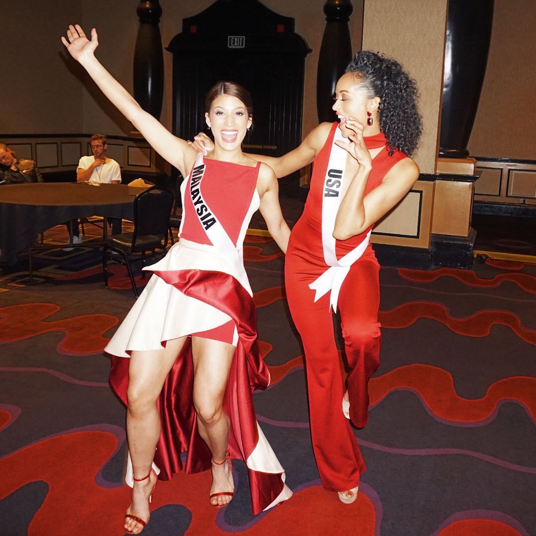 luvprincess07's tweet photo. Very stunning #MissUniverse #Malaysia Samantha Katie James.. https://t.co/XLM2ts0xwZ
