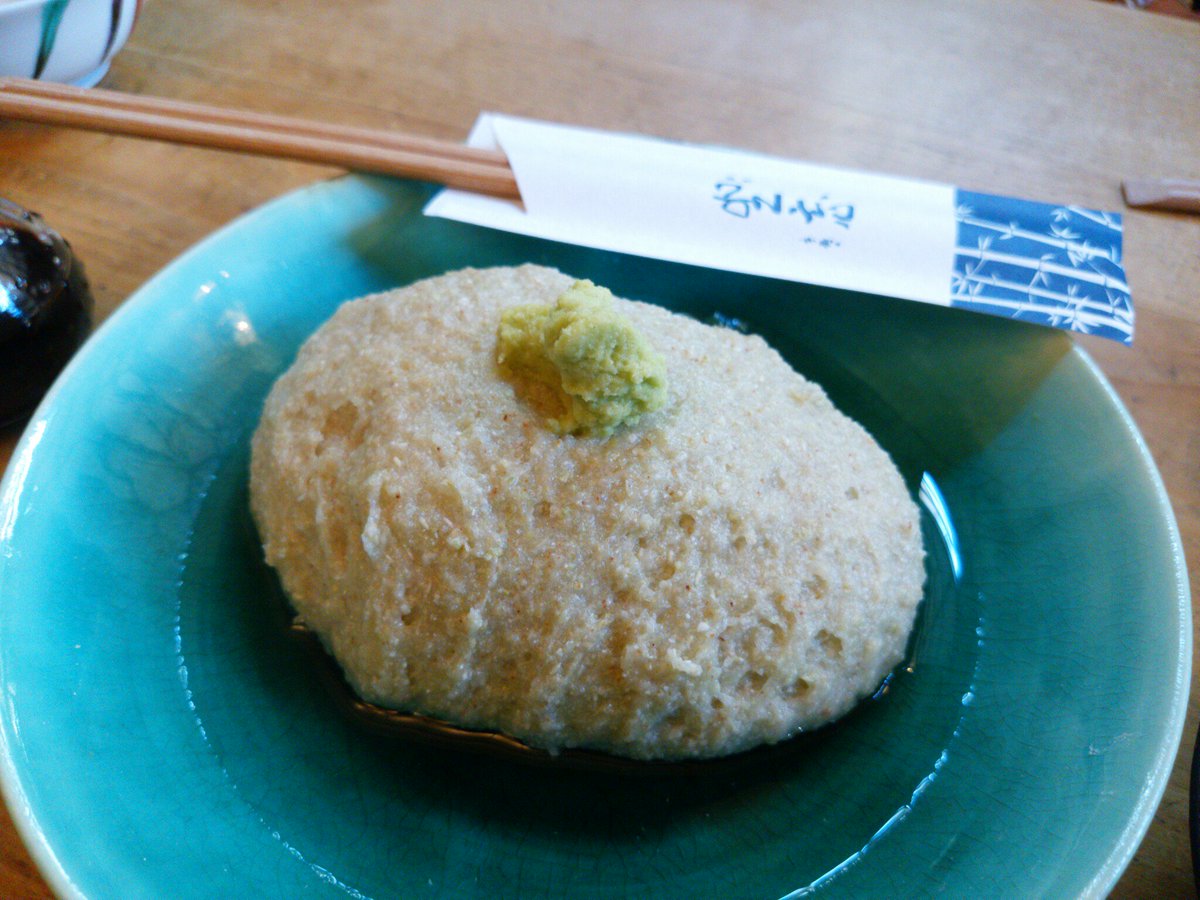 カミィ 西八王子駅付近の蕎麦 坐忘にお邪魔しました そばがき ねっとりした独特の食感ですね 天粗挽きを注文 しっかりと 蕎麦の香りがしていて 美味しい おかわりせいろは繊細な味わい あと 天ぷらがやけに美味しかった ヘタな天ぷら屋より