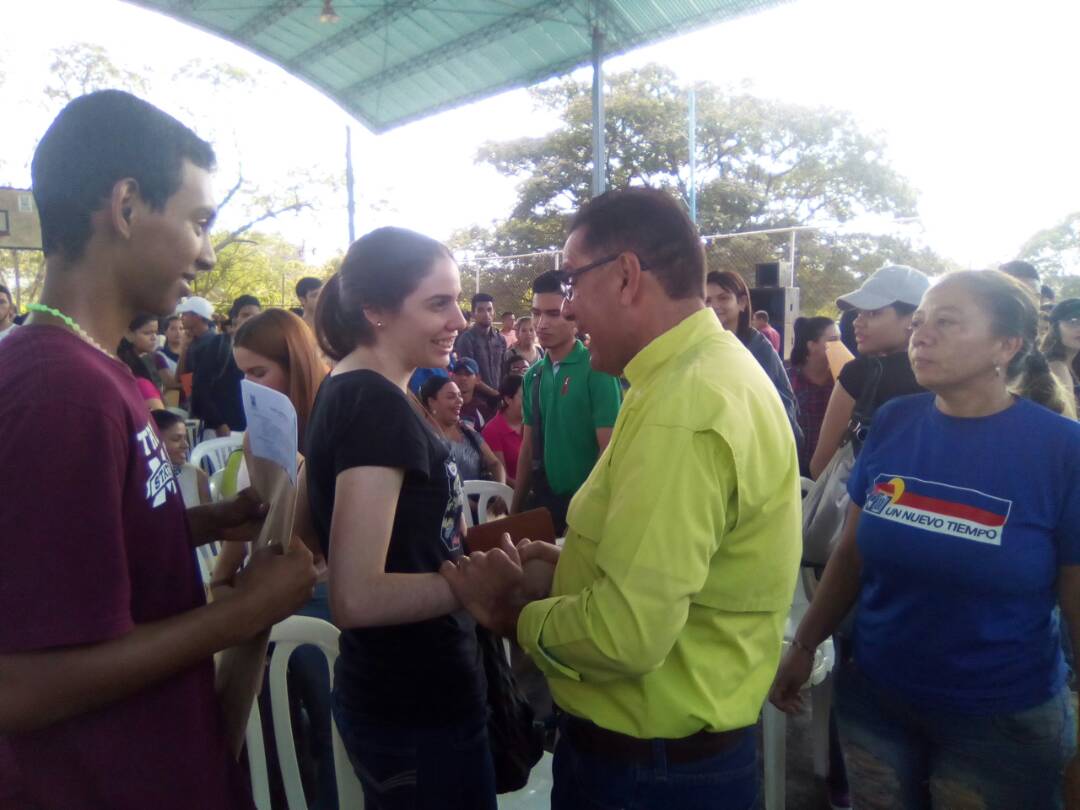 jcfernandezm's tweet photo. Los jóvenes están garantizando un futuro de independencia y dignidad. Teniendo el conocimiento como herramienta podrán volar alto 
#EnDefensaDeMaracaibo
#25Nov https://t.co/eqy3CY1X6a