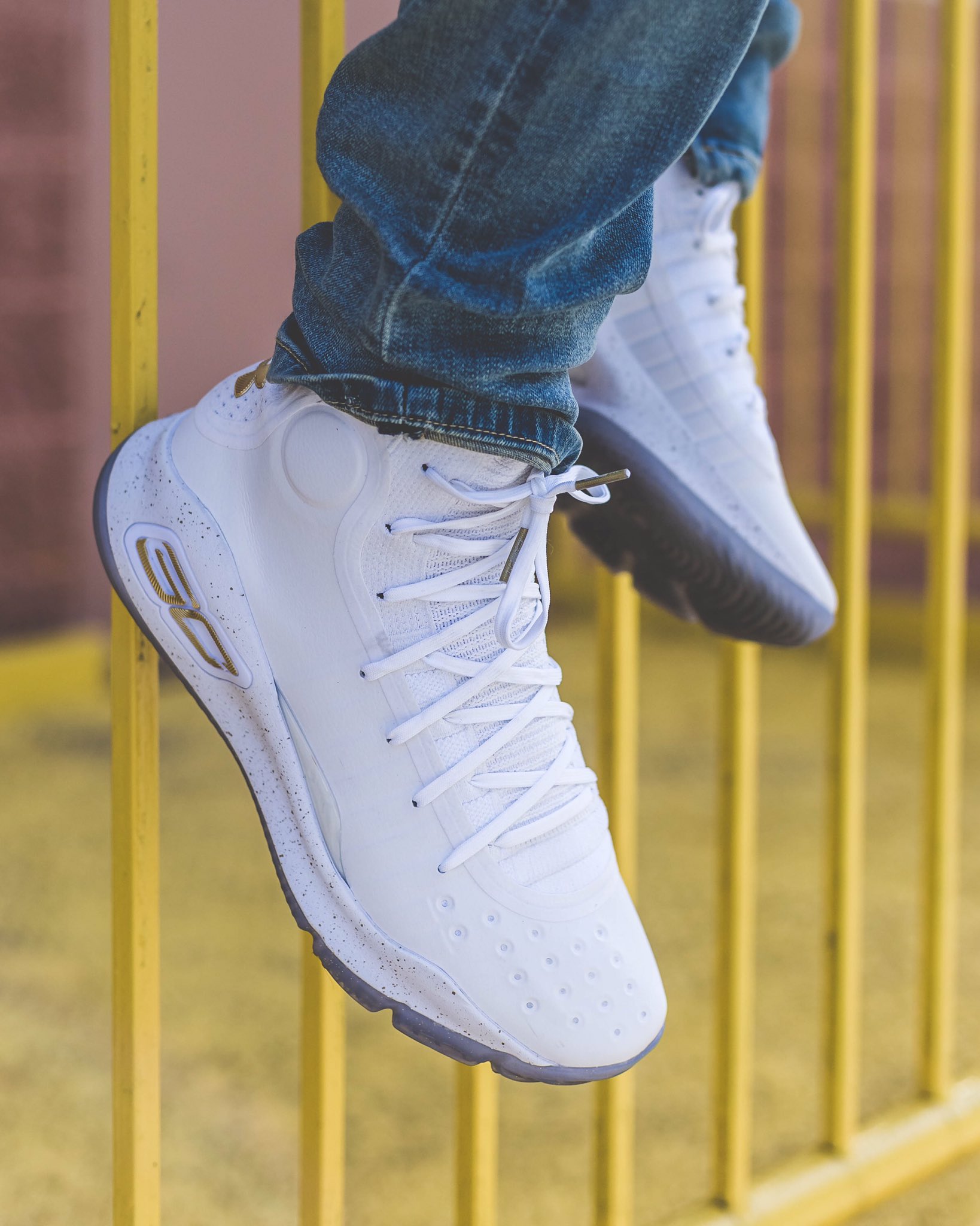 Stephen curry shoes 4 white and gold best sale