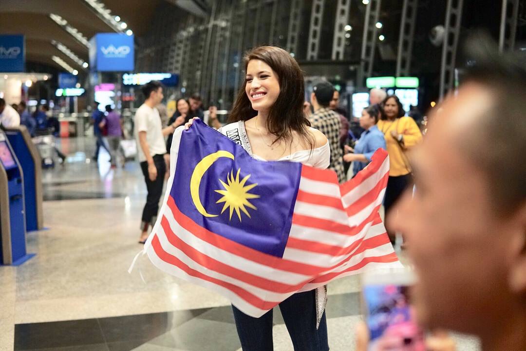 luvprincess07's tweet photo. Very stunning #MissUniverse #Malaysia Samantha Katie James.. https://t.co/SyYX3LbR4C