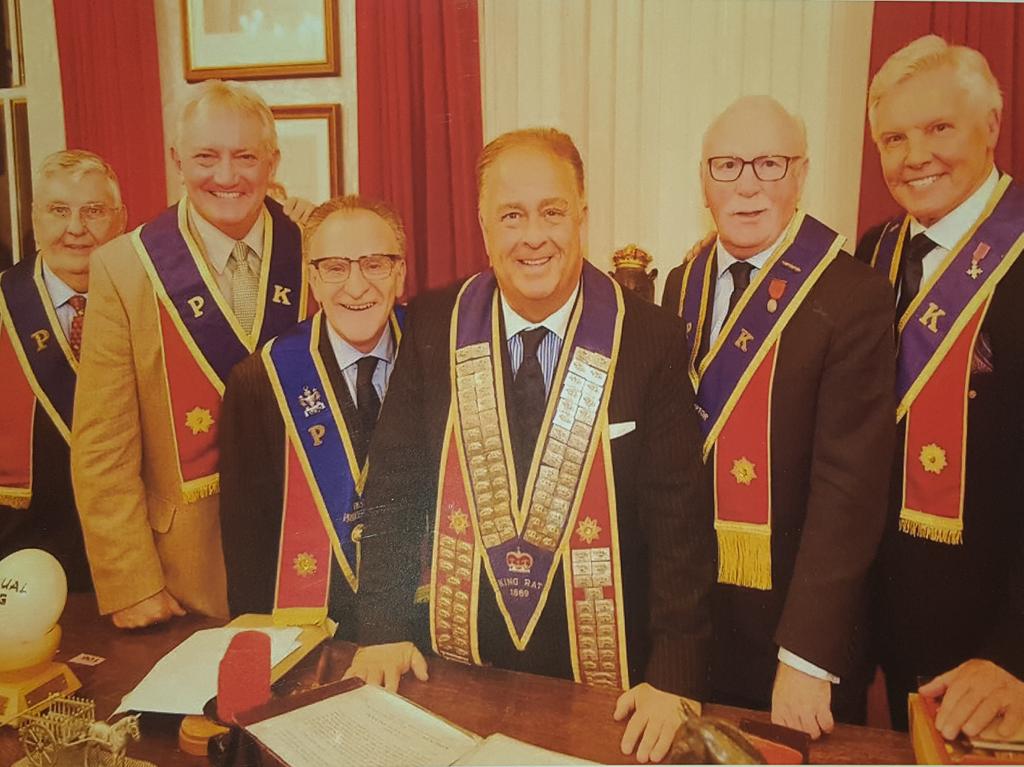 Jessconradcom's tweet photo. 6 Kings in attendance for King Rat @dinnerspeaker last lodge meeting #derekmartin  @grahamcoleact @ukeyboy #RogerDeCourcey @GOWROFFICIAL https://t.co/BCFImypKq3