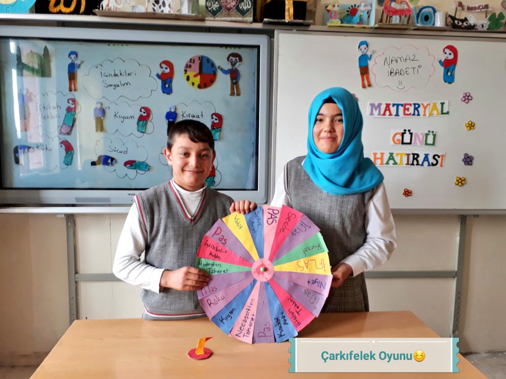 Dkab58's tweet photo. Takının kendi bakışlarınızı,
kuşanın kendi kalbinizi,çıkartın at gözlüklerinizi,aklın süzgecinden geçirilmiş,sevgiyle merhametle yoğrulmuş,ahlâkla buluşmuş tüm düşüncelerinizi özgürce dile getirin ve asla üretmekten korkmayın!😊👧👦👏 https://t.co/fmDqhHIbni