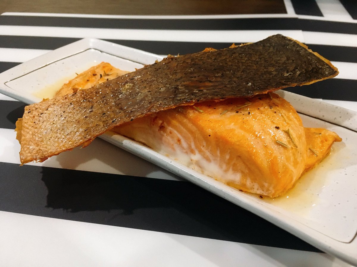 raphulsho's tweet photo. Curry chicken + baked salmon https://t.co/BeQgy0nUEP