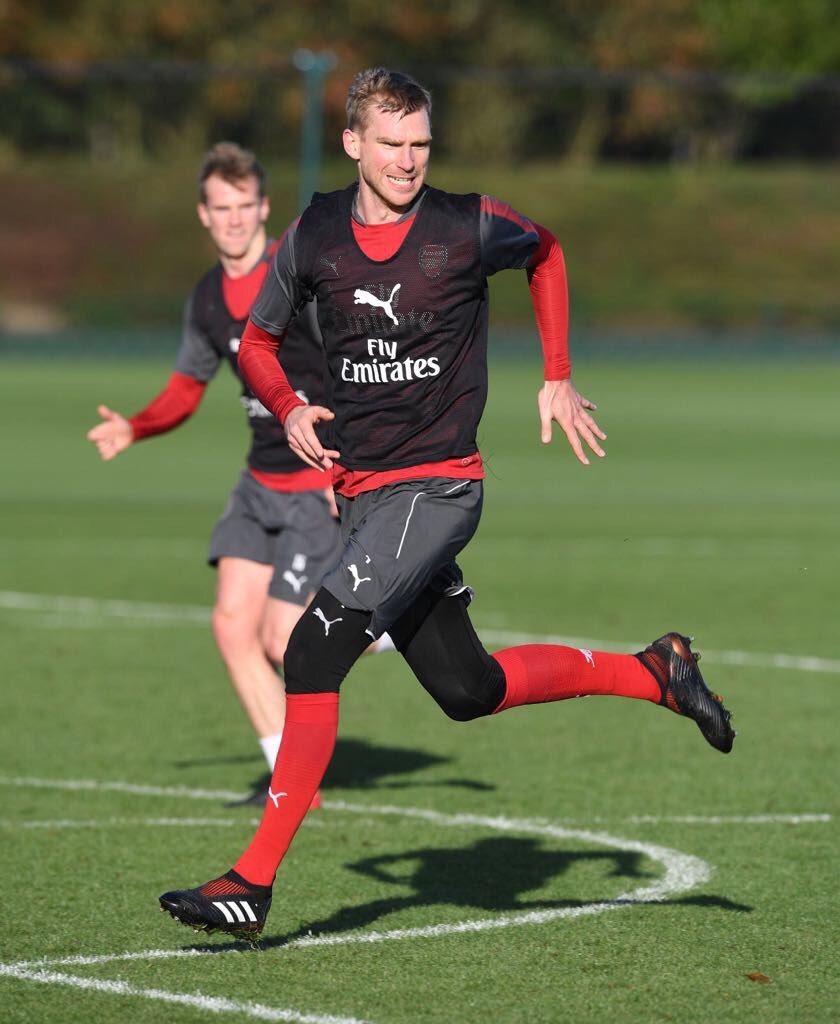 mertesacker tweet picture