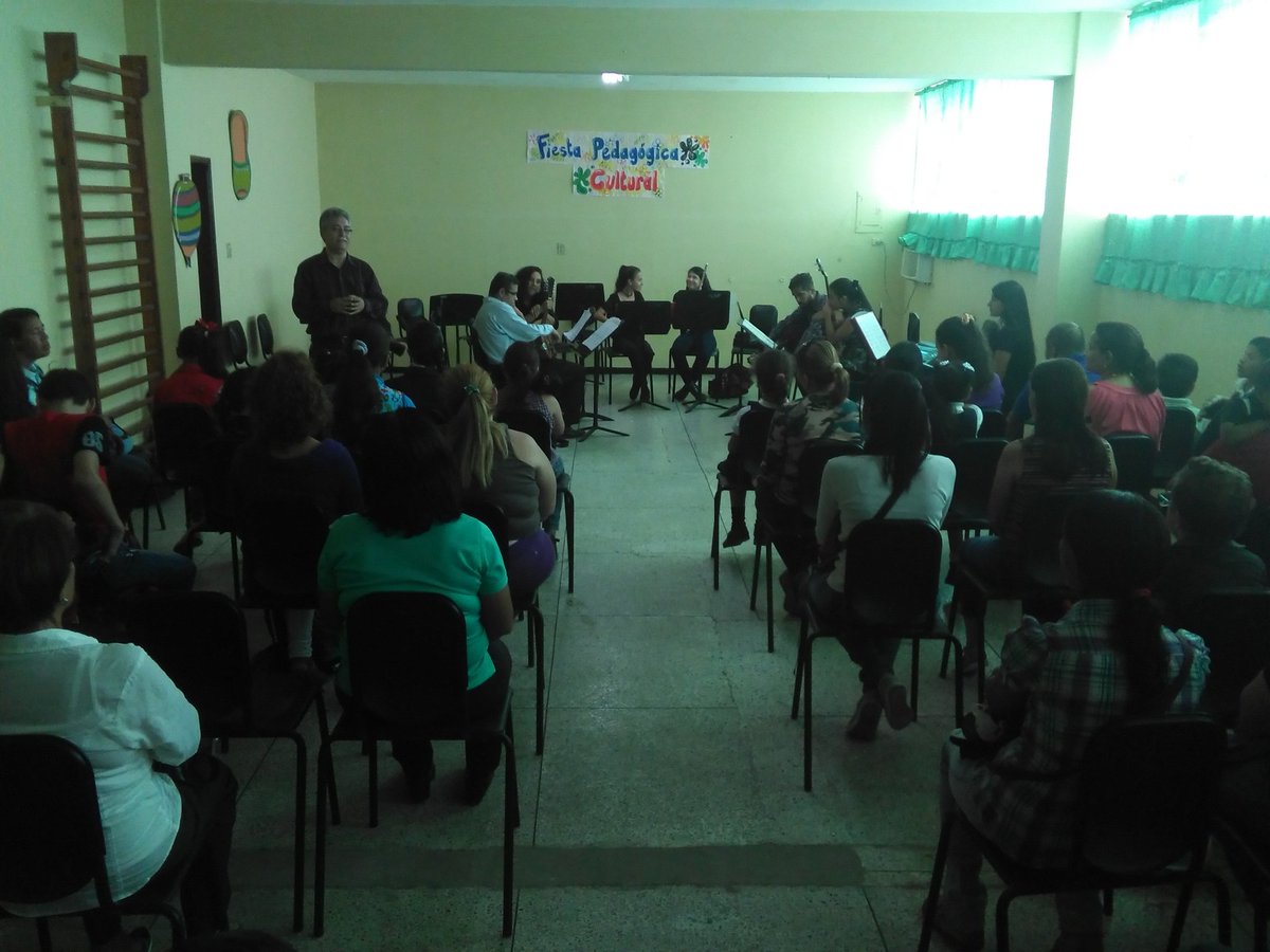 NucleoSanFco's tweet photo. Muestra pedogagico-musical I.I.E Joaquín Goecke @NucleoSanFco @elsistema @elsistemazulia_ @MendezLeo06 #SemanaDelMusico https://t.co/EYaKyZ1PGd