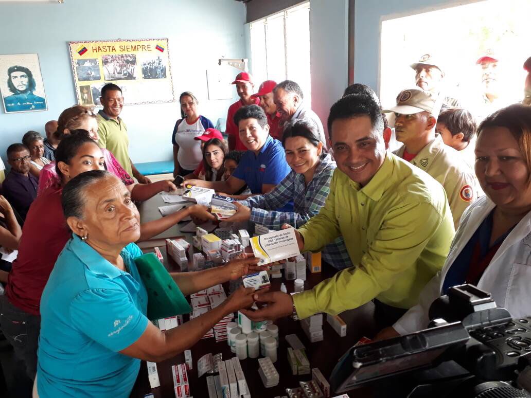 LuisLopezPSUV's tweet photo. Entrega de medicamentos a 
263 personas en el CDI Luis Suárez , municipio Peña en Yaracuy #PorSiempreFidel https://t.co/qLmLPoGIzO