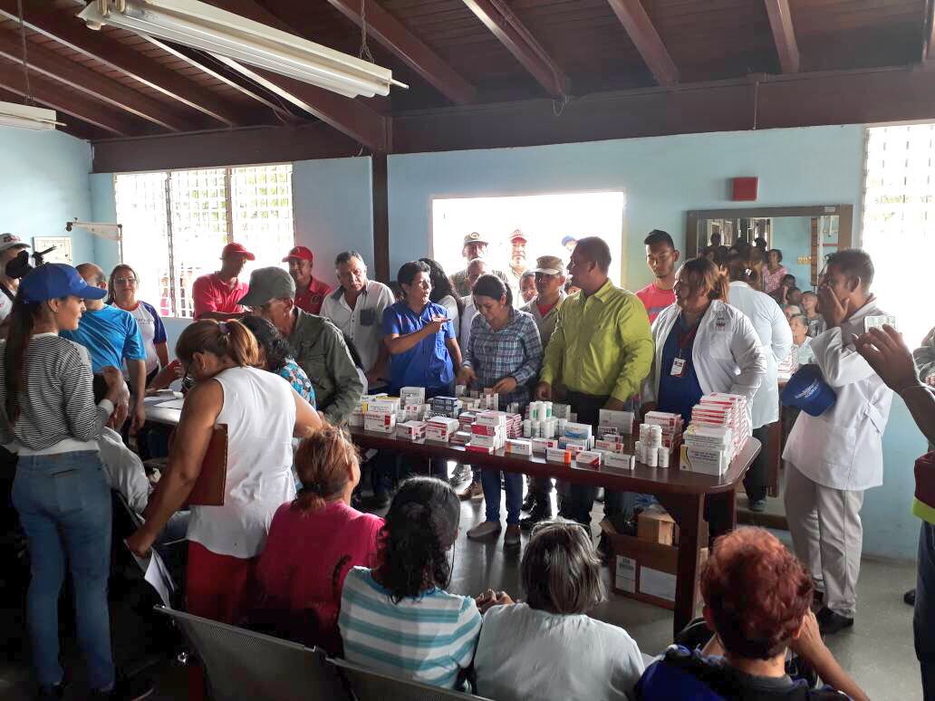 LuisLopezPSUV's tweet photo. Entrega de medicamentos a 
263 personas en el CDI Luis Suárez , municipio Peña en Yaracuy #PorSiempreFidel https://t.co/qLmLPoGIzO