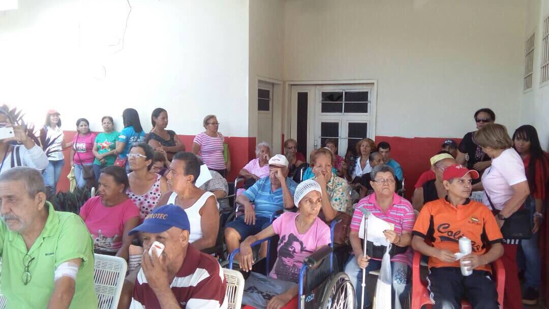 LuisLopezPSUV's tweet photo. ARAGUA | HOY más de 2 mil Pacientes reciben medicamentos a través del 0800SALUDYA CDI La Cooperativa Maracay. #PorSiempreFidel @NicolasMaduro https://t.co/YgtZhMsWyp
