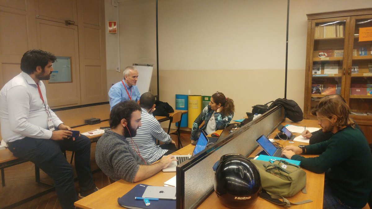 trsinnovacio's tweet photo. Últimes hores de #handsoncode Els equips acaben de definir les seves propostes amb support dels mentors @maitegarolera de @CSTerrassa Joan Cristóbal de SEMCAL Healthcare i @bernatlopez de @IN2together https://t.co/WZIFGkWWKT