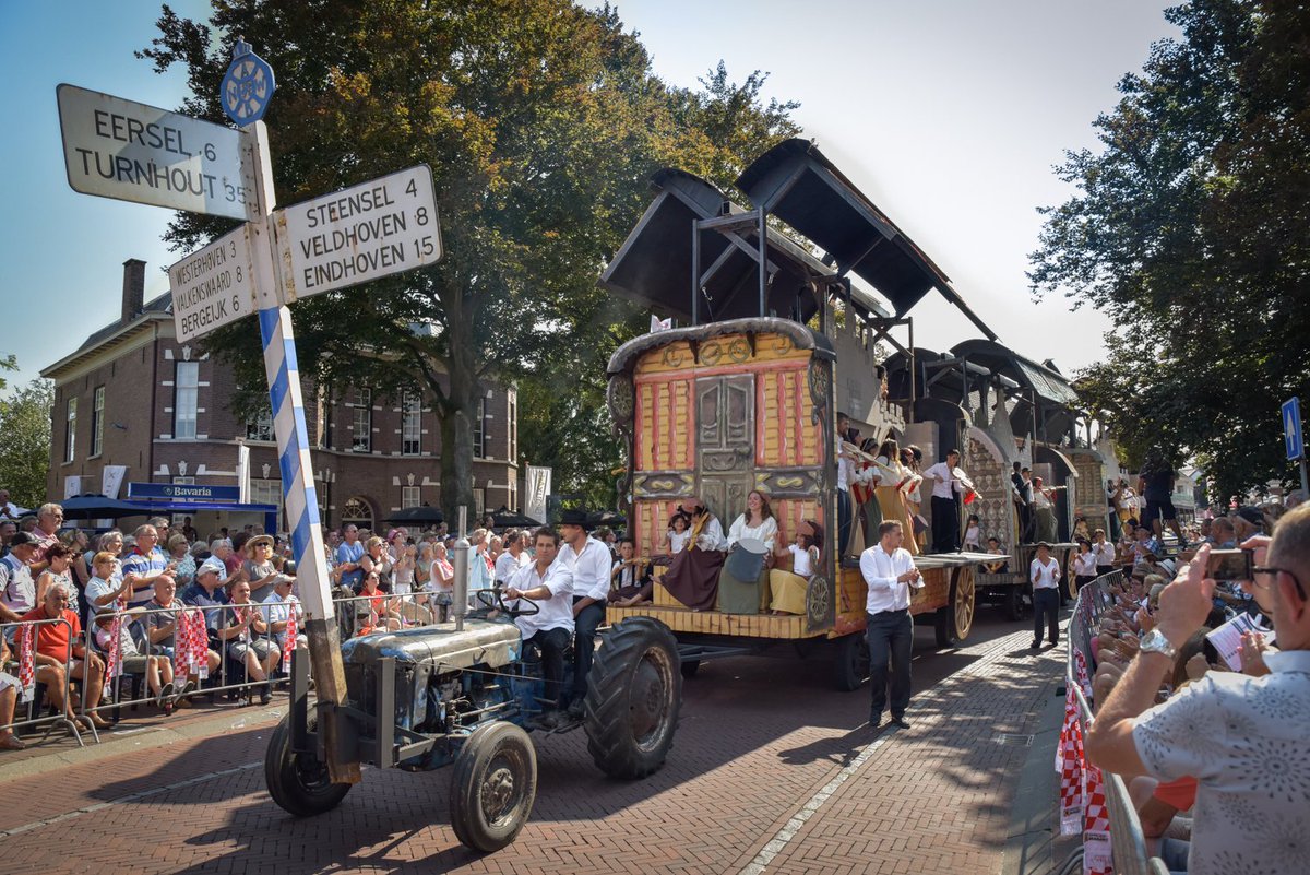 Brabantsedag's tweet photo. Terugblik op onze 60ste Brabantsedag, het was weer een cultuurhistorische optocht om nooit te vergeten :)   #heeze #optocht #brabant #geschiedenisbrabant #brabantsedag https://t.co/NbLfz6OQ1w
