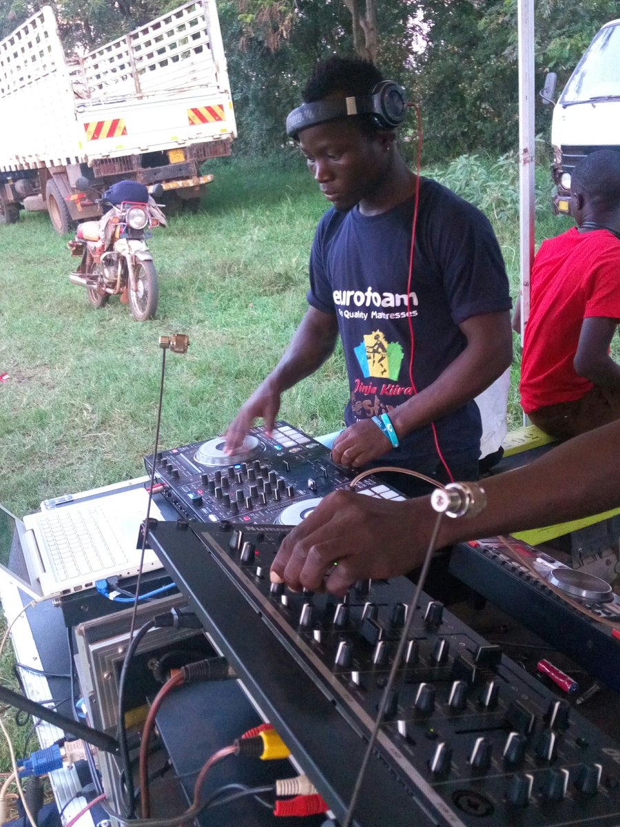 babyfaceug's tweet photo. @djmiles on duty right now at the epinic,making you dance

#jinjakiirafest17 https://t.co/iDqyv0omPT