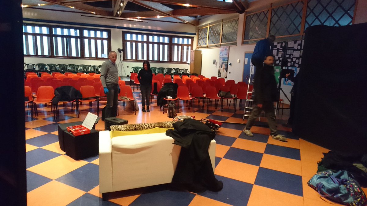 I_Comelianti's tweet photo. LaGazzaLadra sta allestendo la sala...💪E nonostante il clima🌨🌧 per stasera la compagnia offrirà a tutti una calda serata di divertimento con la commedia "Donne sull'orlo di una crisi di nervi"!😉🔥Vi aspettiamo! #Dosoledo SalaPolifunzionale 20.45 #autunnoateatro #veniteateatro https://t.co/ijFdOd5Tht