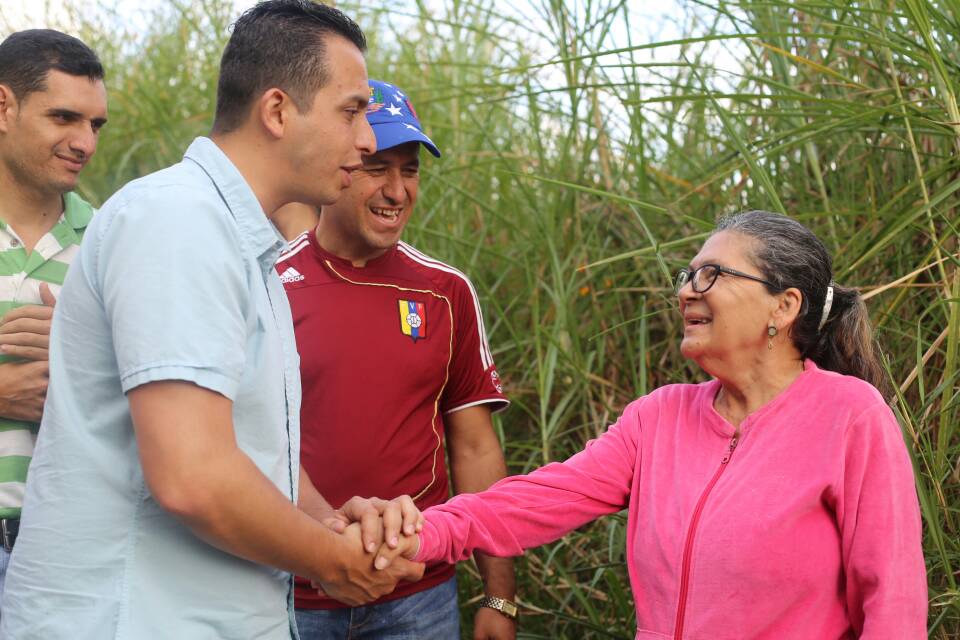 zconleonel's tweet photo. #ConLeonelGanaMeridaJuventudPalMncpioLibertador los abuelos nos sentimos seguros con @leoneljmatos por atender nuestros problemas sin ser aun el alcalde pero vamos por la victoria el 10 https://t.co/dVROvhqYLQ