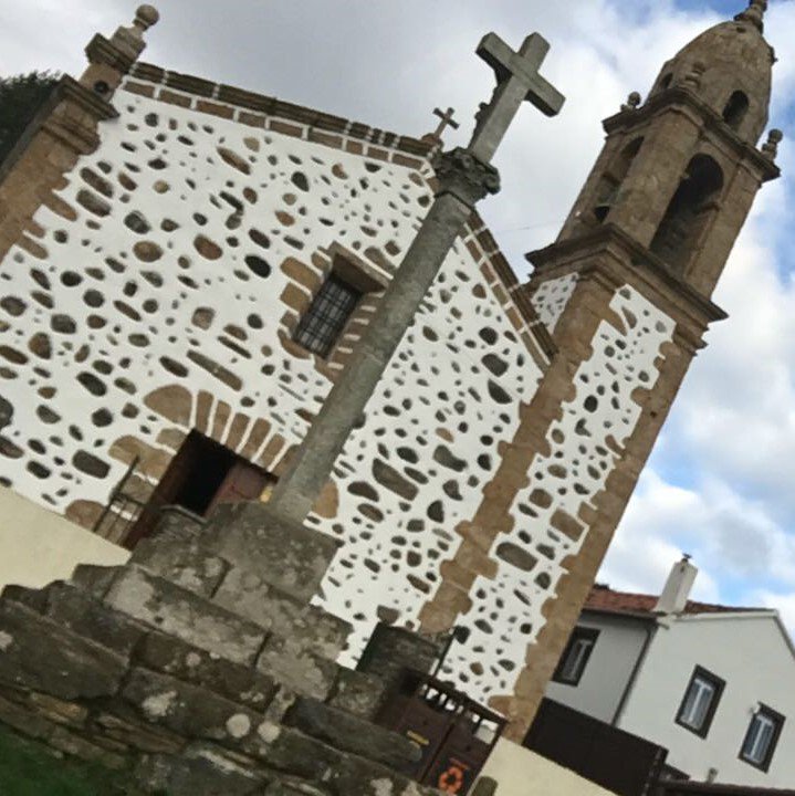 The famous Church of #sanandresdeteixido #SerraDaCapelada @Cedeira_oficial @Turvegal @voltamontana @ALCALDEJOS @karlosdiaz #MellorVivo