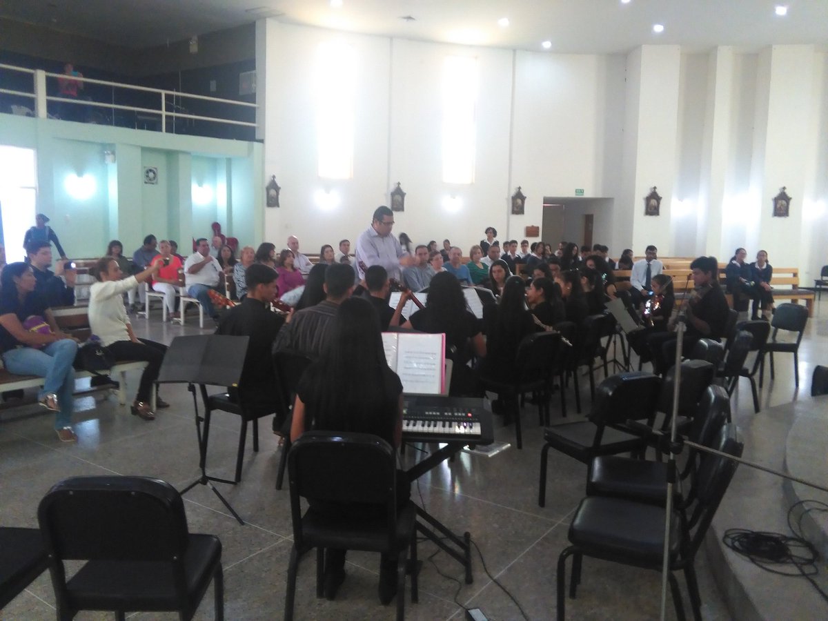 NucleoSanFco's tweet photo. Estudiantina Isidro Fuenmayor del Nucleo San Fco en el First Folk Assemble and Instrumental Groups festival @NucleoSanFco @elsistemazulia_ @elsistema #SemanaDelmusico https://t.co/ksm1oaHuOO