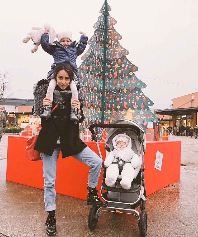 _thestyleoutlet's tweet photo. Oggi a #Vicolungo si accendono le luci con #discoverchristmas. Seguite #JuliaElle e il suo racconto! #riluce2017 https://t.co/mgYaOfBxME