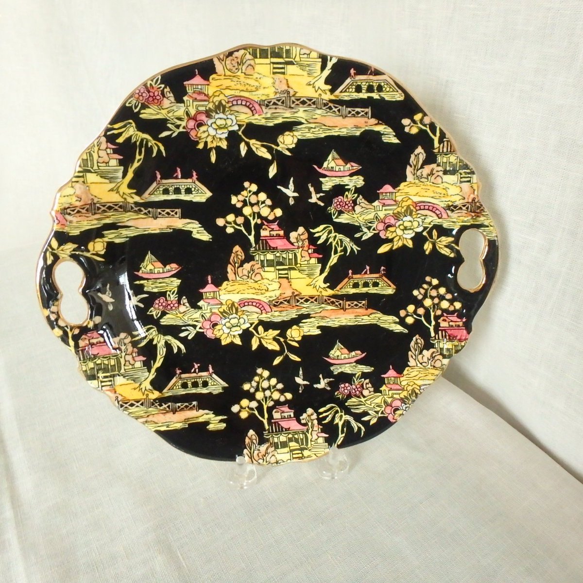 ApplegateAntiqu's tweet photo. #50PercentOff #RoyalWinton #PekinPattern #VintageCakePlate #AntiqueCakePlate on sale @ Ruby Lane Red Tag Sale https://t.co/ofV4iCiVnv https://t.co/eVvPx2EaoH