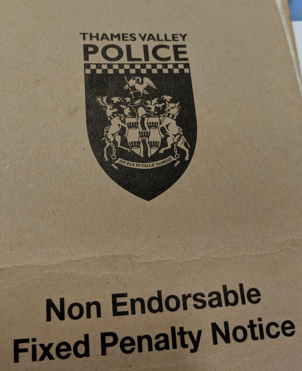 TVP_ChiltSBucks's tweet photo. Further ticket issued at #WycombeEnd #Beaconsfield for #Obstruction. That's 5 issued since 11am. Please park safely &amp; legally! #P2925 https://t.co/DM7AVGqOfO