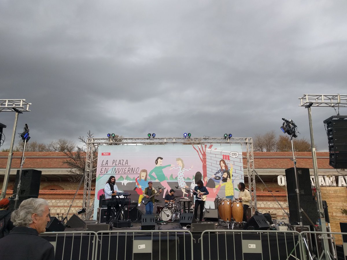 giradiscos's tweet photo. #GalaDrop haciendo bailar a #LaPlazaenInvierno de @mataderomadrid. Te lo trae Giradiscos https://t.co/xtL9knAuf4