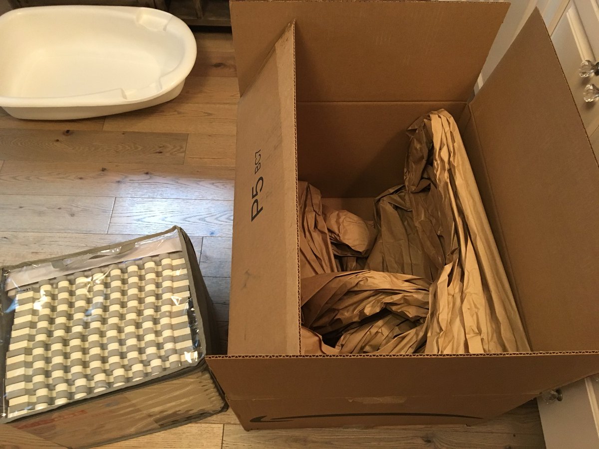 TerriMKC's tweet photo. @amazon @amazonca I love your service but you can do better! #amazonpackagingfail #environment #waste https://t.co/1m905zDjm2