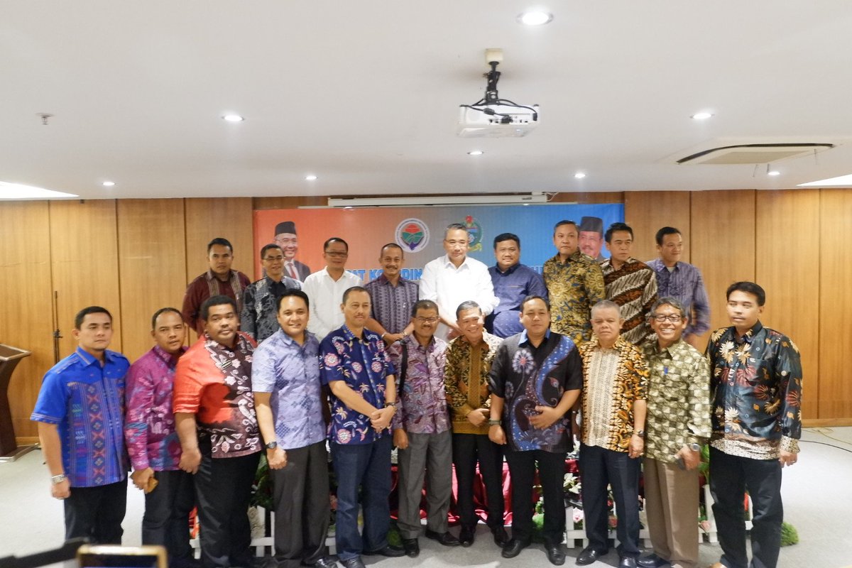 taufikmadjid71's tweet photo. Tatap muka Bpk Mendes @EkoSandjojo dgn Bbrpa Bupati serta Kadis PMD Se-Sumut u/ Prcptn Pemb Desa mlalui 4 Prog Prioritas.
Medan, 25/11/2017. https://t.co/yTDEHi6M0n