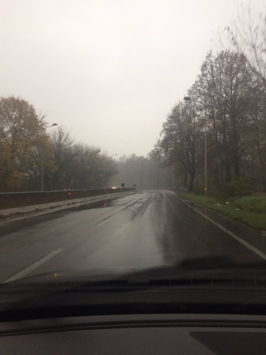 SamiCarobbio's tweet photo. E niente, mi taglierò le vene per il lungo. #odiol'invernoeanchel'autunno https://t.co/3dQyeh09Kb