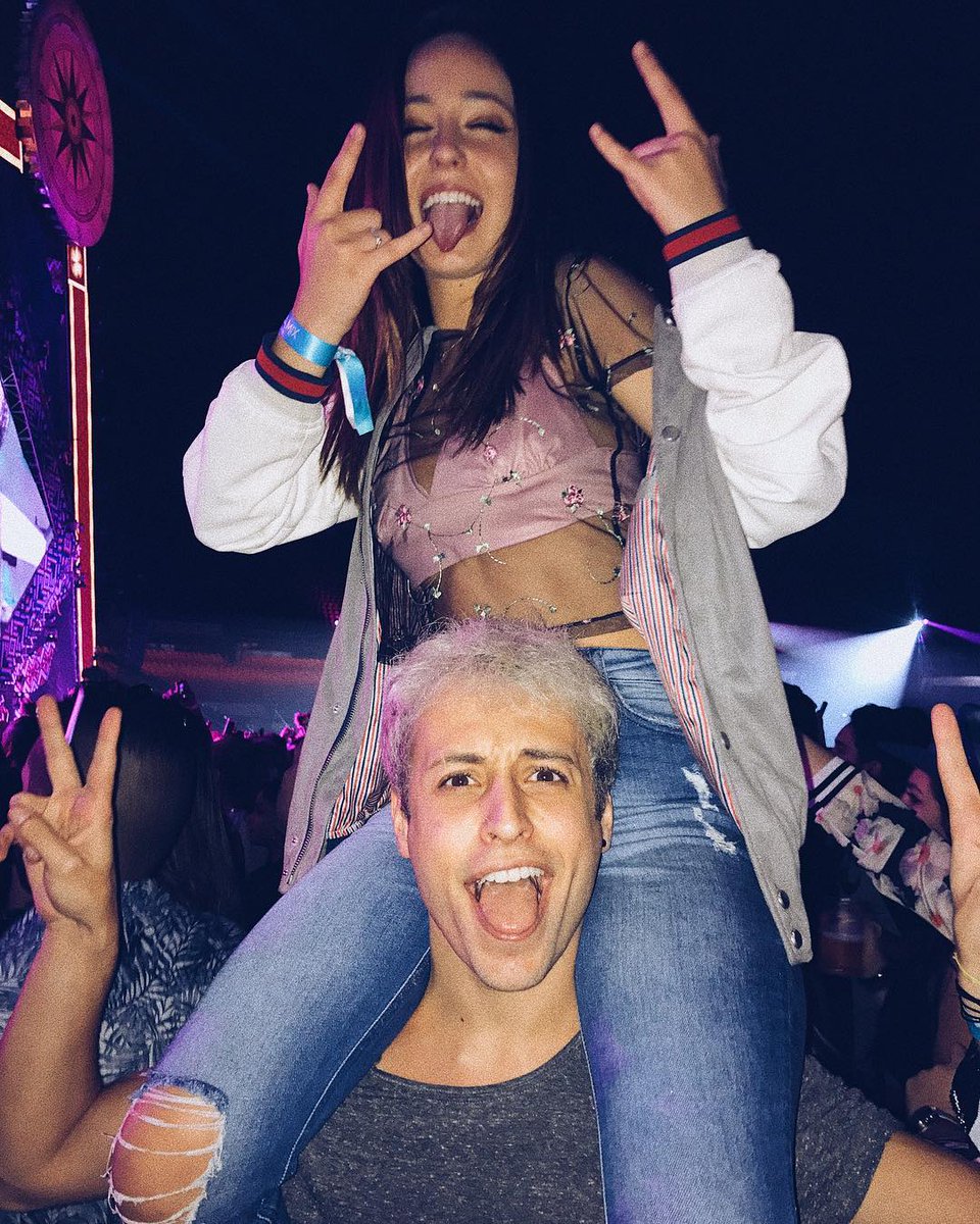 O que é isso Villa Mix??? 😍😍 QUE NOITEEEE!!!! Com o melhorzão 🤘🏻🔥 <a href="/villamix/">VillaMix Festival</a> <a href="/t4f/">T4F</a>