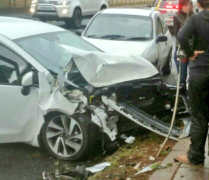 Netcare911_sa's tweet photo. PRETORIA: serious collision near the intersection of Stead Avenue and Soutpansberg Road in Queenswood.
@_ArriveAlive @TrafficSA @FatalMoves @pretorianews @RekordNewspaper https://t.co/uecfyFkuvf