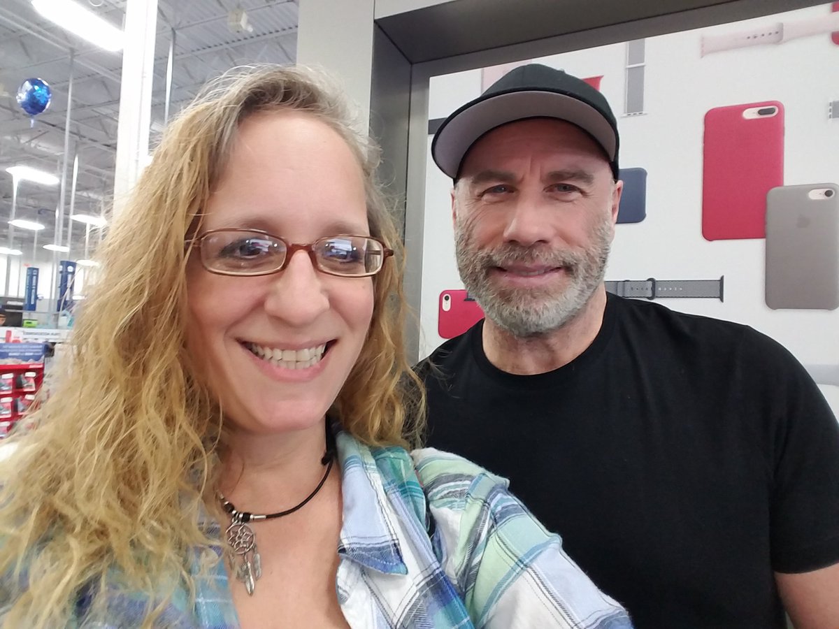 Iamalibrarian2's tweet photo. Such an honor to meet John Travolta while Christmas shopping. https://t.co/loXN6z0qCh