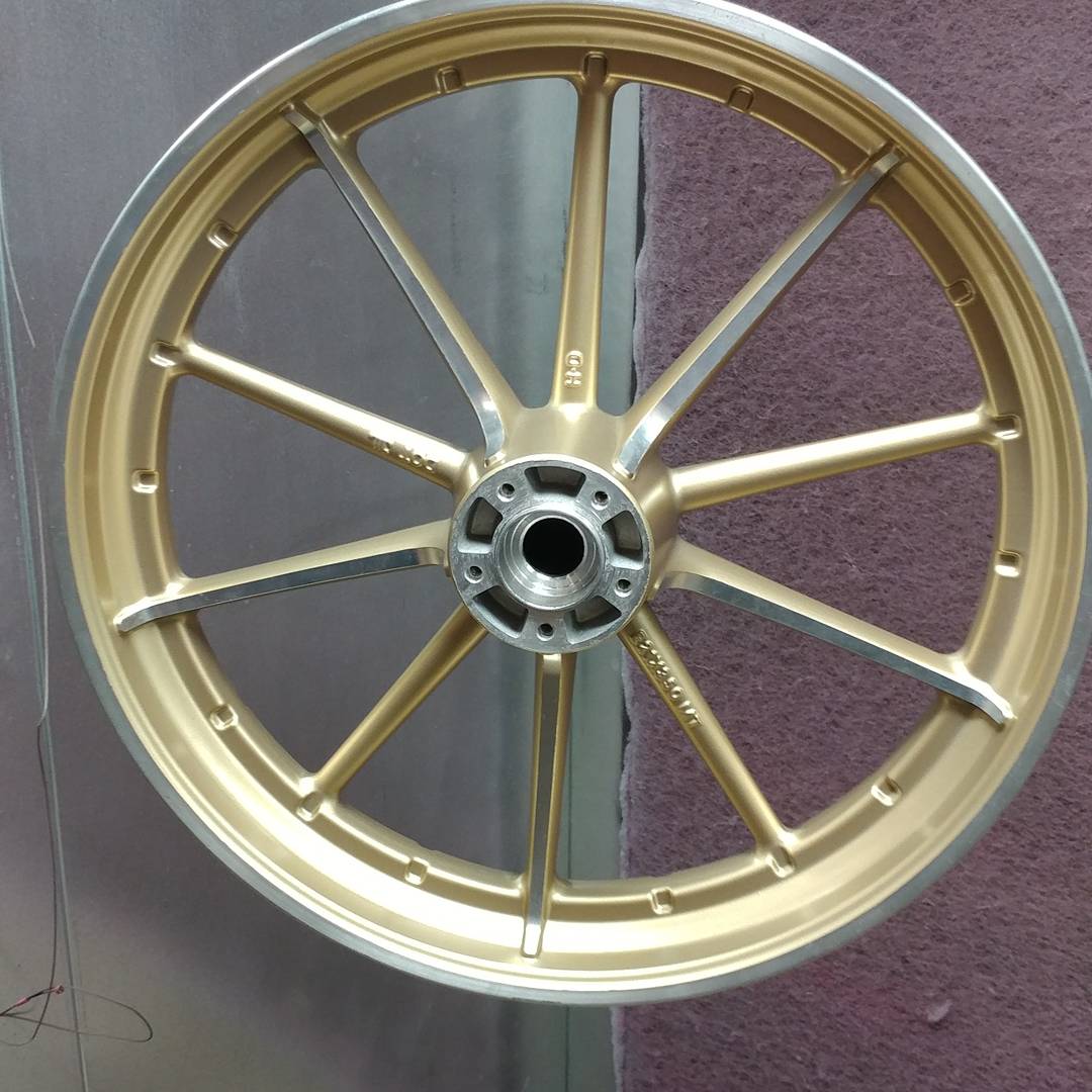VoylesPerforman's tweet photo. #powdercoated gold and silver #twotone #harleydavidson wheels.
#voylesperformance https://t.co/u4EwyJGAca