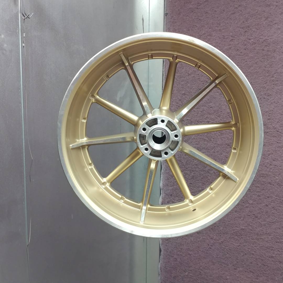 VoylesPerforman's tweet photo. #powdercoated gold and silver #twotone #harleydavidson wheels.
#voylesperformance https://t.co/u4EwyJGAca
