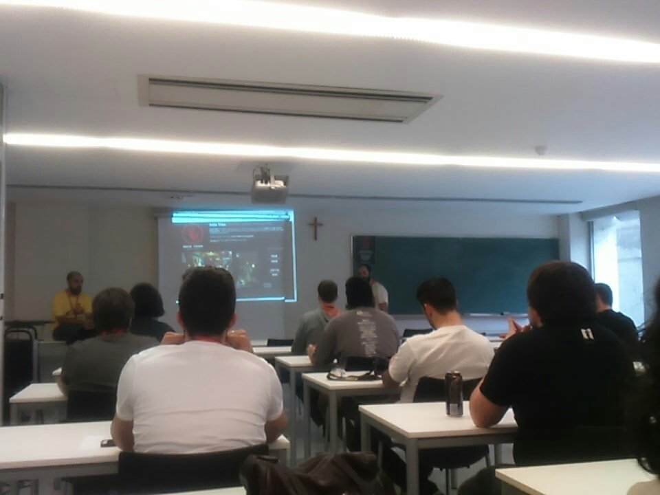 MAEIKmms's tweet photo. Presentación de @indietribedevs en @IndieMad2017 #enalteciendoLOINDIE 

Estos debates son de lo mejor.
#indiedev #indiegames #IndieGameDev https://t.co/Jfsz07KHWH