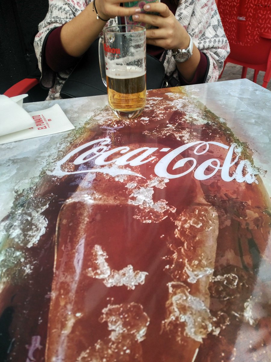 Auto_didacta's tweet photo. @CocaCola_es Yo tengo que ser muy mal pensada, pero...¿A qué os recuerda el hielo dentro de la coca cola? https://t.co/VPGMxSShMW