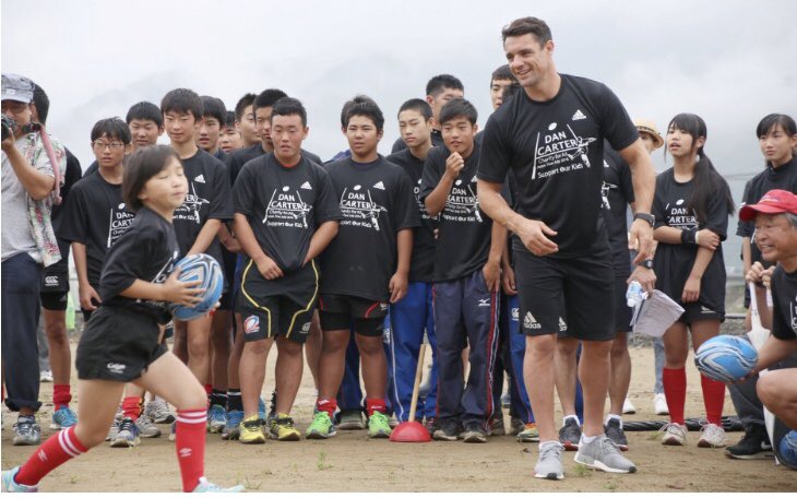 DanCarter's tweet photo. Excited to announce I’ll be joining Kobe Steel Kobelco Steelers rugby team in Japan for next season. These decisions are never easy but I must thank @racing92 for their support https://t.co/TWrAUt6K2U