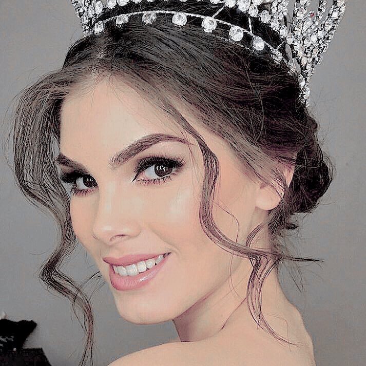 httpbaeva's tweet photo. Toda una reina. #MissUniverse #Mexico https://t.co/m8eyF1mops