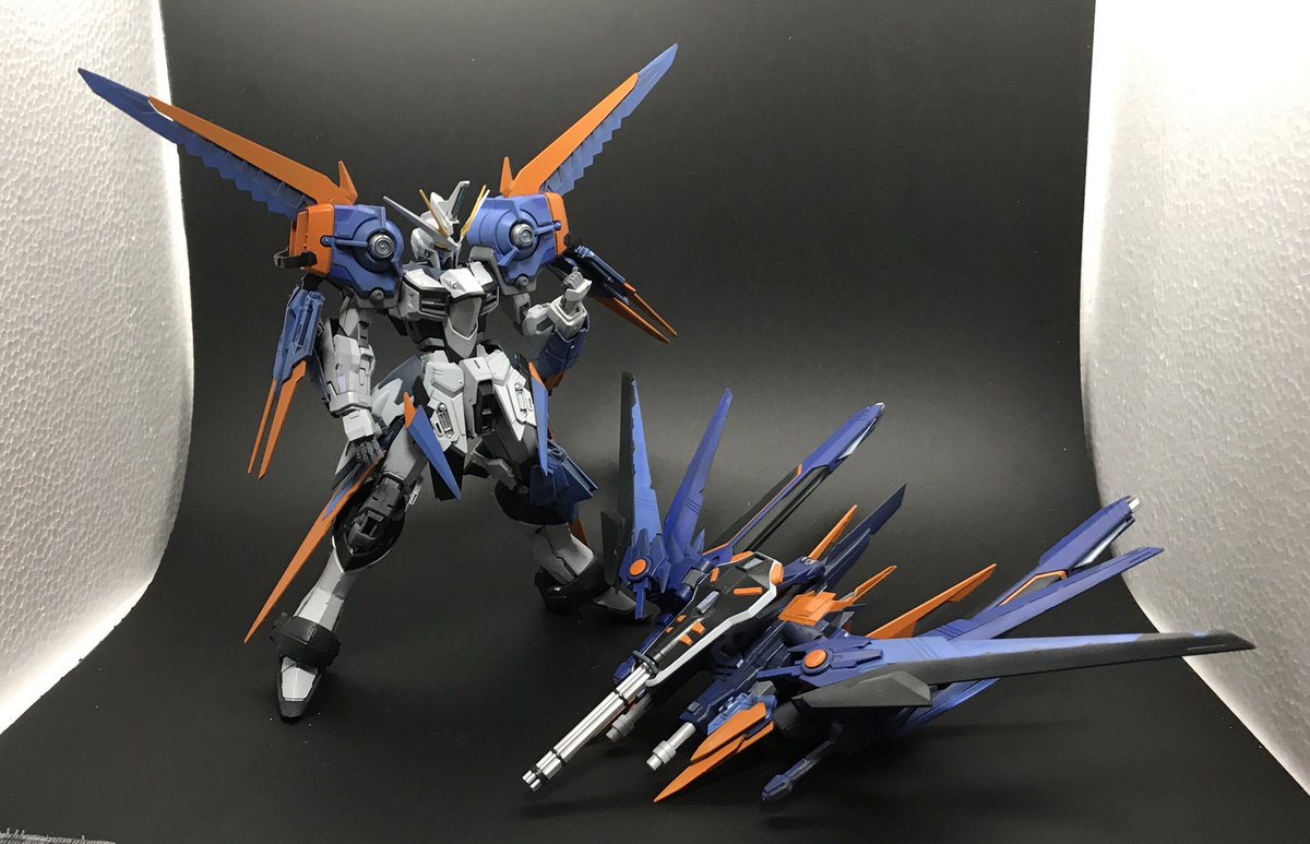 AkihalCS's tweet photo. そんな今回のオラザクのゲイルジャスティスさんですが、VSアストレイのヒィ君用の機体をイメージした結果にジャスティス+ゲイルに剣もマシマシな作品となったのですが、紙面写真だと剣無しの素体時でしたので改めてストライカー有りをアップですよ♪
#オラザク #ガンプラ
#VSASTRAY #アストレイ https://t.co/jVNSQOxubK