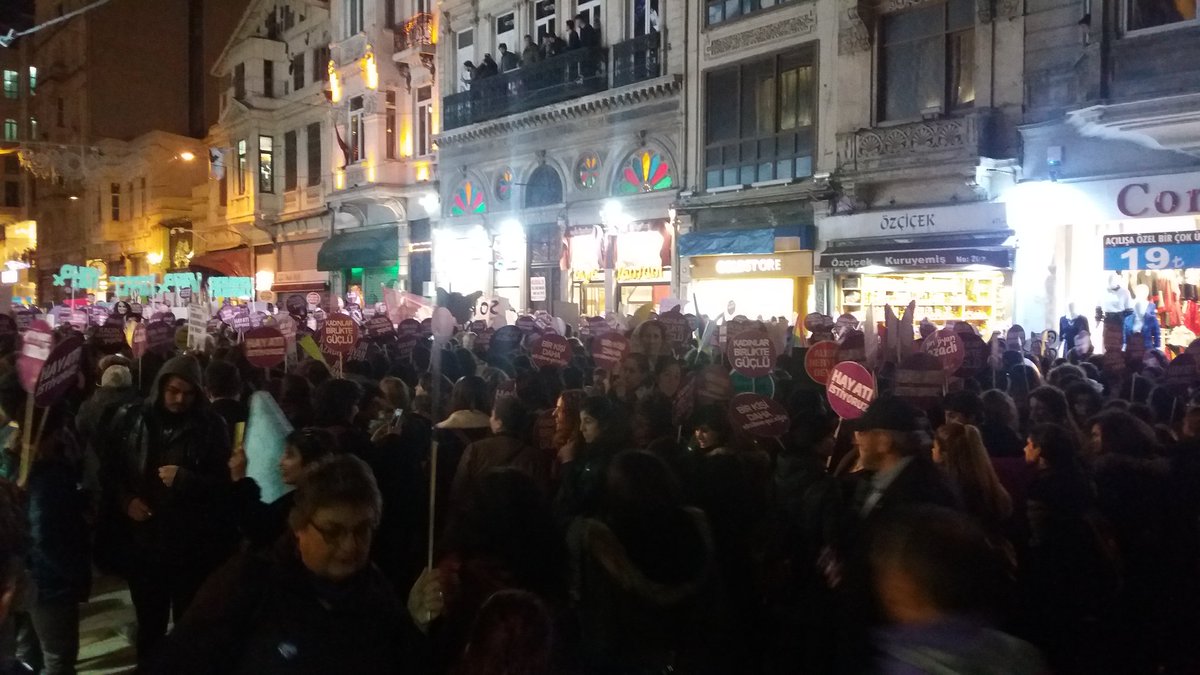 mor_battaniye's tweet photo. Birlikte...
Daha güçlü...
#25Kasım https://t.co/R1K9m46xlq