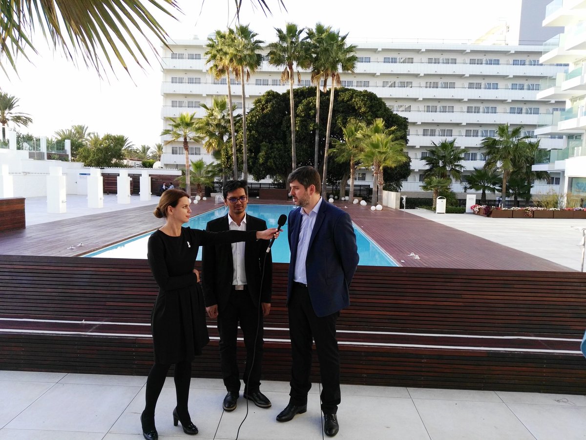 chessolja's tweet photo. Al final he conseguido escapar a Mallorca para ver la última ronda #FIDEGP . @NastiaKarlovich entrevistando uno de mis jugadores favoritos @polborta https://t.co/vvxu8Df9El